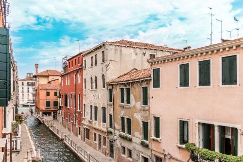 Venezia Spirito Santo Canal View