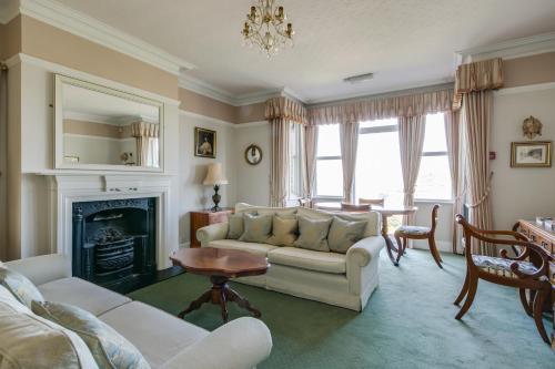 Cleeve Hill Hotel - main image