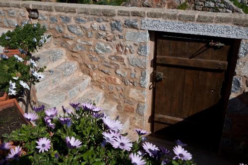 Mavromichalai - image 2