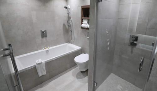 Ten Square Hotel - image 4