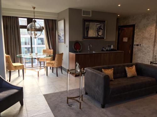 Ten Square Hotel - image 5