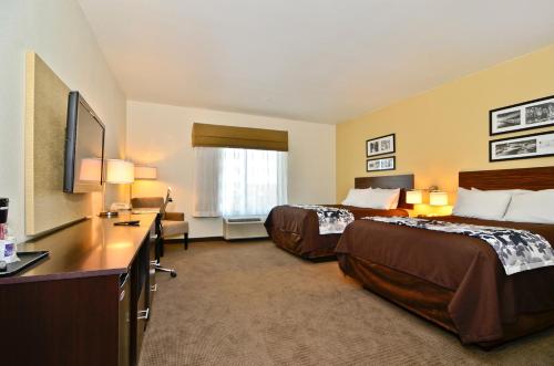 Queen Room with Two Queen Beds - Pet Friendly/Non-Smoking