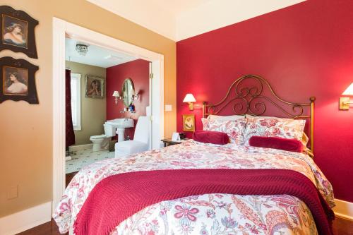 Panama Hotel and Suites Room Type - Bordello Room