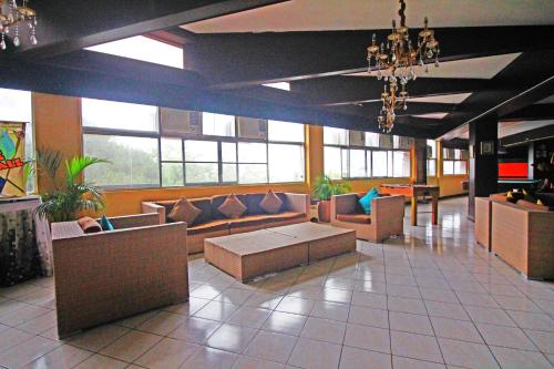 Lobby, Caliraya Resort Club in Lumban