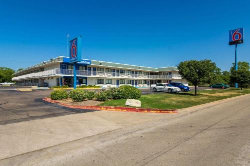 Motel 6-Bellmead, TX - Waco