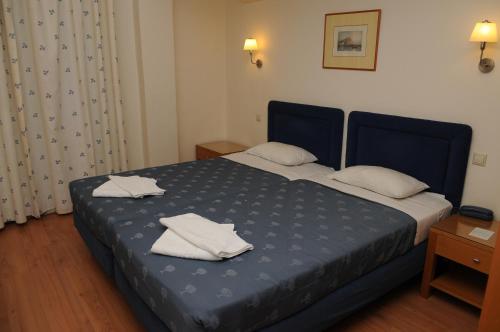2 twin beds