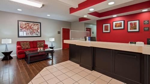 Best Western Paris Inn - image 9