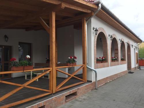 Pizza Tábor Apartman - image 11