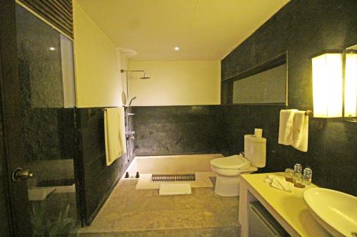 Three-Bedroom Private Pool Villa with Complimentary Access to Titi Batu Sports Club image 8
