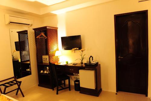 Standard Twin Room image 2