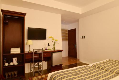 Deluxe Twin Room image 2