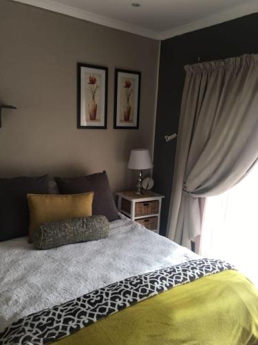 1 double bed, 1 twin bed