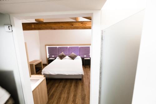 Hotel Corona - image 2