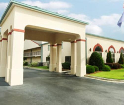 Days Inn & Suites by Wyndham Columbia Airport - image 3