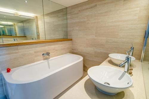 Apex City Quay Hotel & Spa - image 2