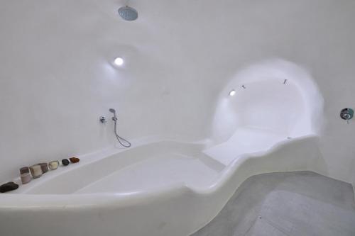 Cave Suite Oia - image 4