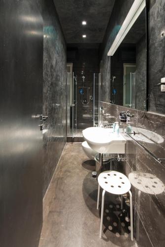 B&B Lounge - image 2