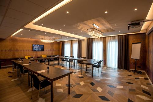 Hotel Roermond - main image
