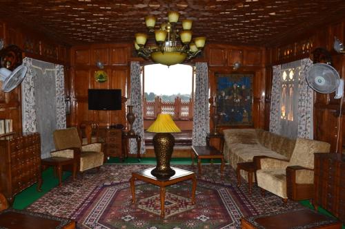 hotel today katra railway roadkatra katra jammu and kashmir india in 182301 hotel panoramic via lun