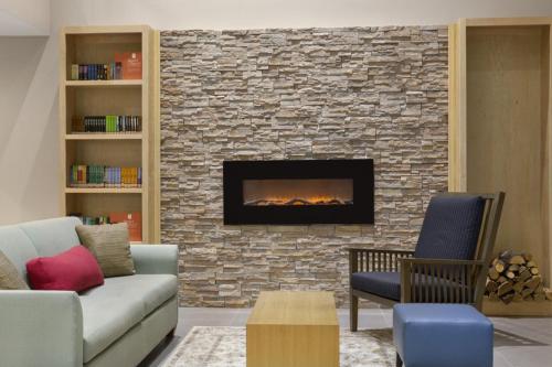 Country Inn & Suites by Radisson Fort Worth West l-30 NAS JRB - image 2