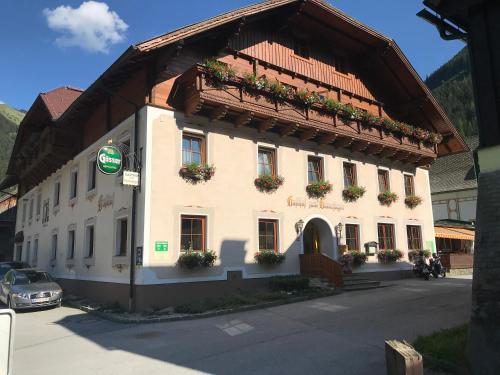 Gasthof zum Gamsjäger - Accommodation - Sankt Nikolai im Sölktal