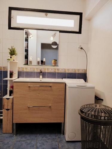 Ванна кімната, Le Parisien T1Antony-Berny by Beds4Wanderlust - 35m2 avec Balcon - Aeroport Orly 5miles - Train Stat in Антоні
