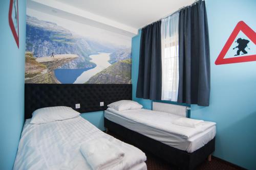 World Hostel - Old Town Room Type - Twin Room
