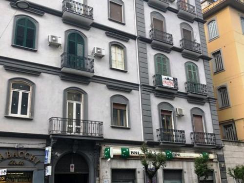 Pomodoro B&B Located in Stazione Centrale, Pomodoro B&B is a perfect starting point from which to explore Naples. Both business travelers and tourists can enjoy the propertys facilities and services. Service-mind