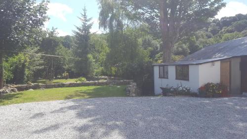 Brookside Cottage 5