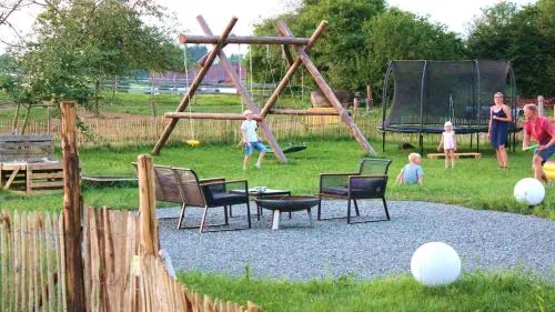 Allgäu Ferienhof Schönberger - Nachhaltige Design Wohnungen bis 6 Personen, Indoor- & Outdoorspielplatz, Lagerfeuer, Brötchenservice in Argenbühl, Deutschland