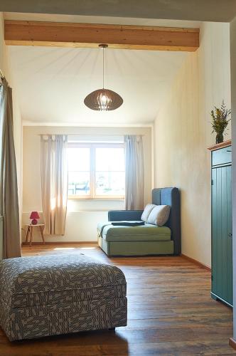 Allgäu Ferienhof Schönberger (Allgau Ferienhof Schonberger - Nachhaltige Design Wohnungen bis 6 Personen, Indoor- & Outdoorspielpl) in Argenbuhl-Eglofs