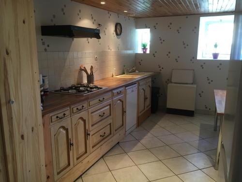 廚房, La petite maison in 加爾唐普河畔貝西納