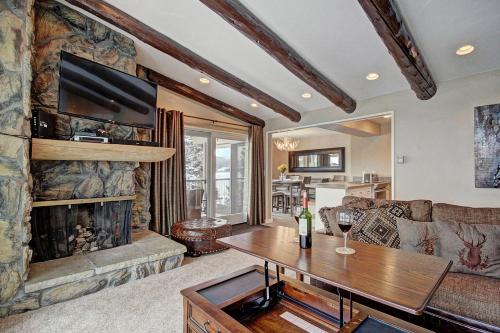 A308 Lake Cliffe Condo thumb 2