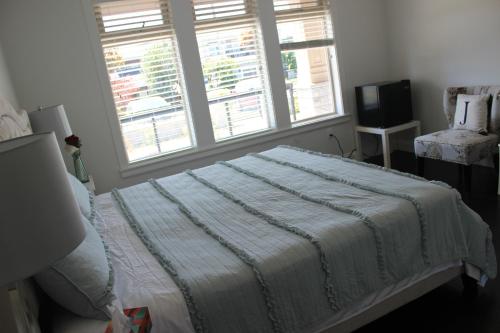 White Rose House – White Rock