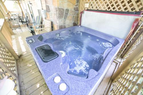 Happy Hollow Cabin - image 11