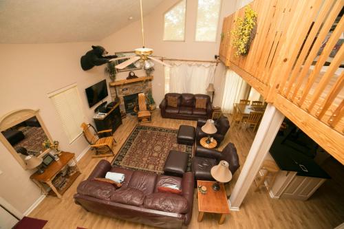 Happy Hollow Cabin - main image