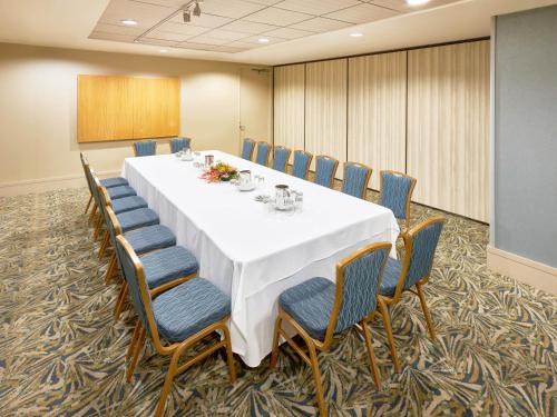 Ala Moana Hotel - Resort Fee Included - image 8
