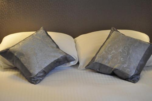 Small Double or Twin Room image 6