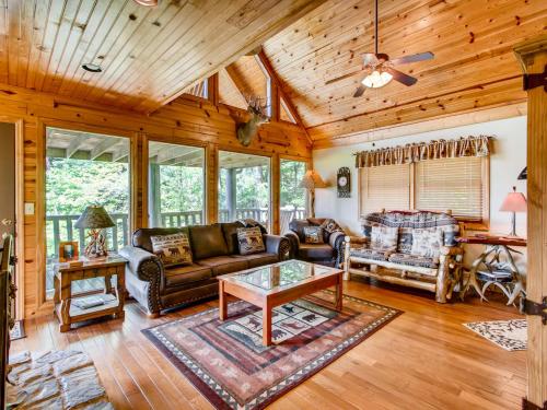 Amazing Grace Cabin - image 10