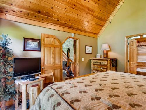 Amazing Grace Cabin - image 14