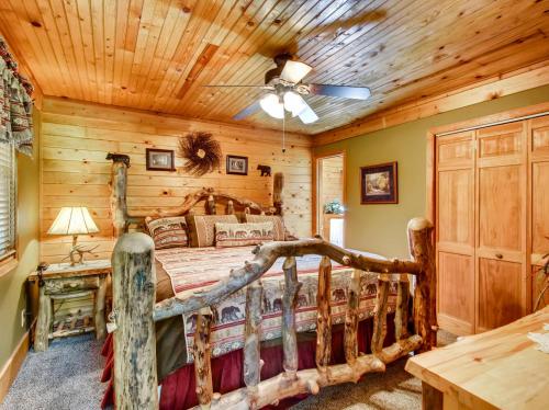 Amazing Grace Cabin - image 8