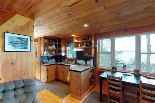 Moosehead Island Cabin - image 6