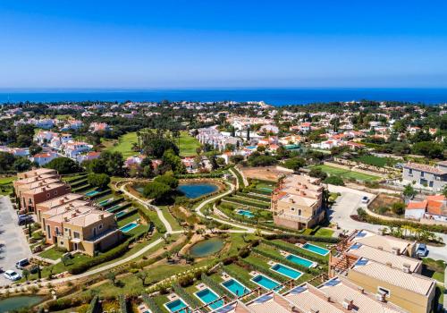 ทัศนียภาพภายนอกโรงแรม, Vale de Milho Village in วาเล เด เซนเตียเนส