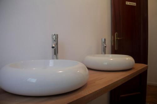 Single Room with Private Bathroom image 3