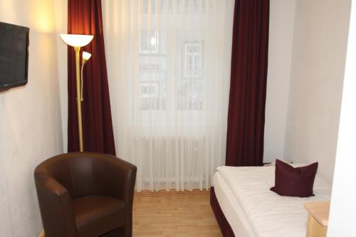 Single Room image 4
