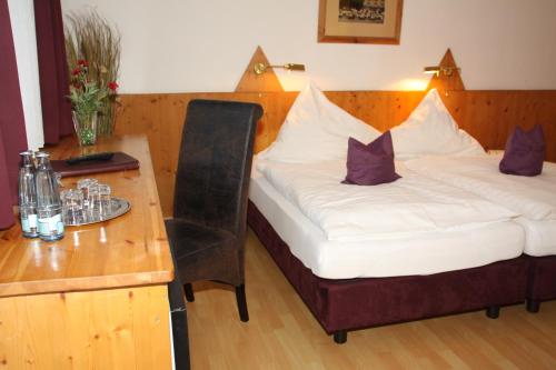 Double Room image 3