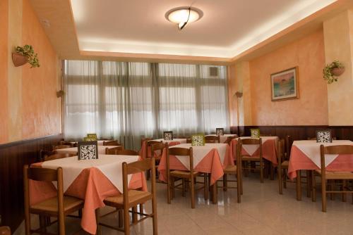 Pub/Lounge, Hotel Centrale di Paolo e Cinzia in Loreto