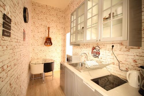 Susan Apartment - image 10
