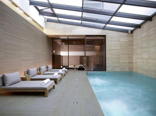 The Met Hotel - image 13
