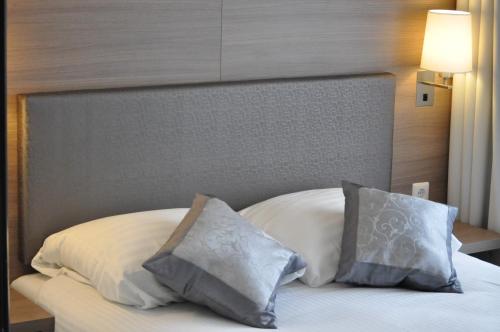 Double or Twin Room image 3